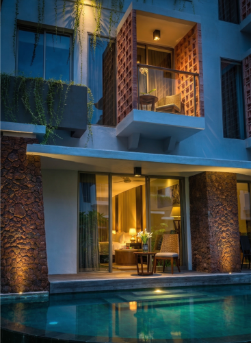 Deluxe-Pool-terrace