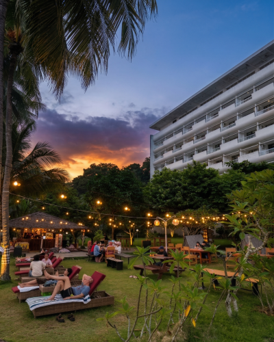 Outdoor Cafe 3